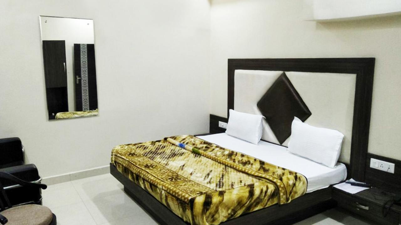 R.S Hotel & Restaurant Amritsar Ngoại thất bức ảnh